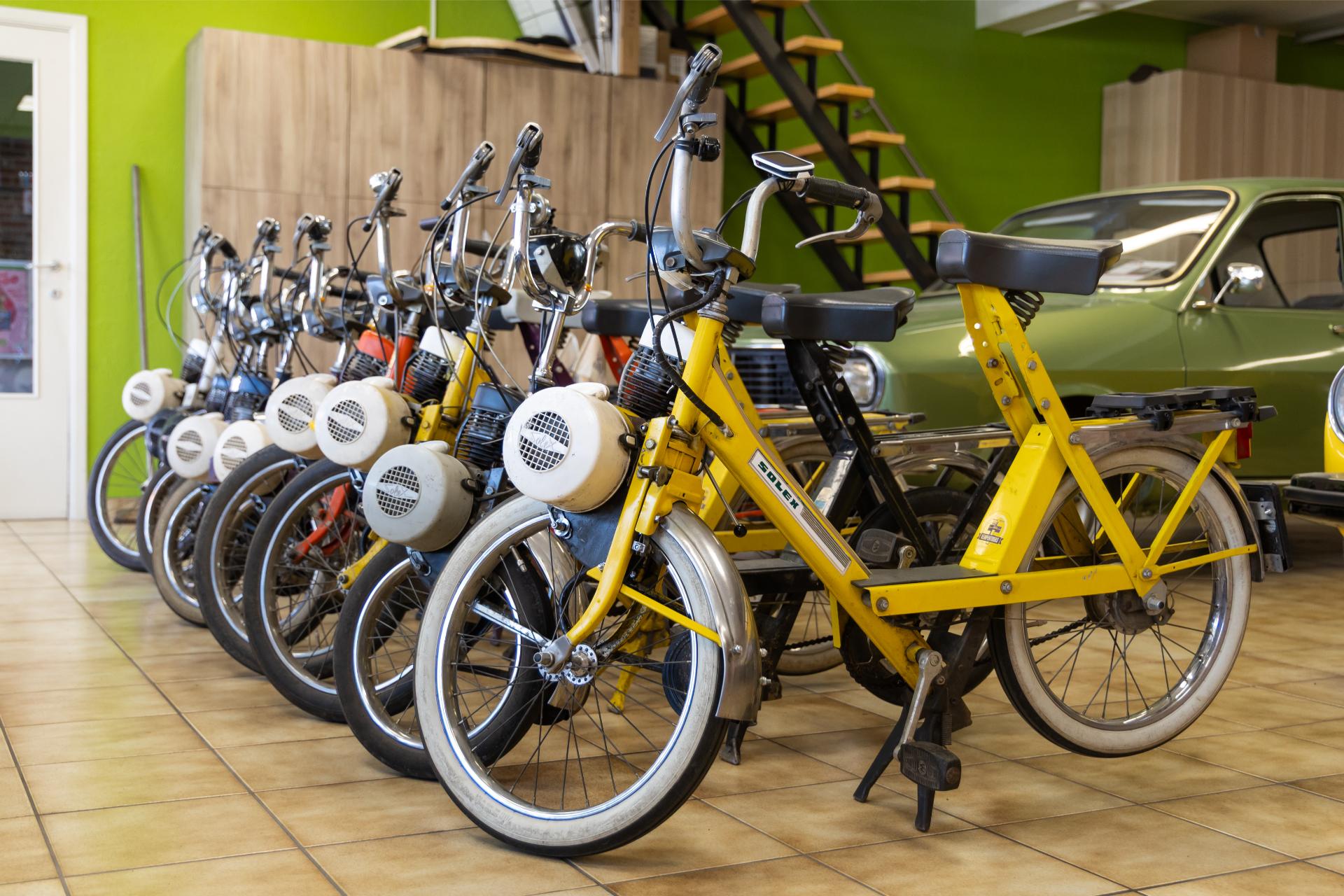 Solex Naast Elkaar Geparkeerd